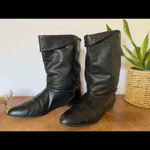 Vintage black boots from Markon footwear. Padded inside.